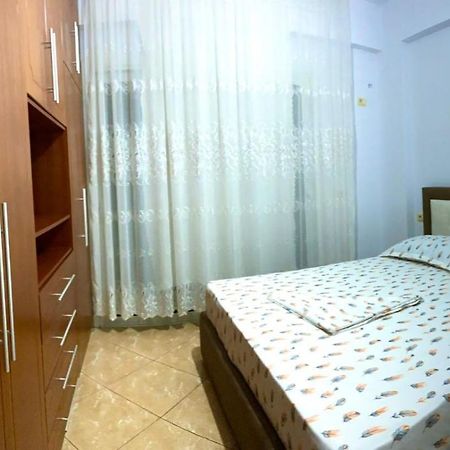 Honey Apartment Near Port Of Saranda Esterno foto