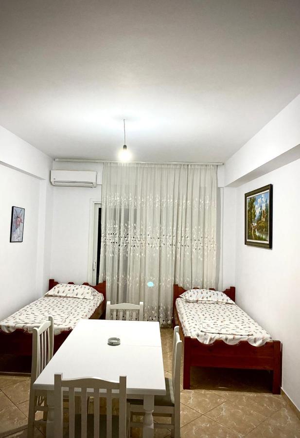 Honey Apartment Near Port Of Saranda Esterno foto